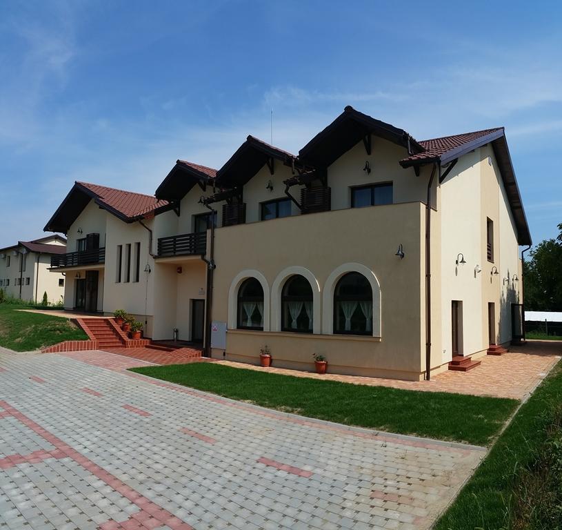 Pensiunea Berna บาเคา ภายนอก รูปภาพ
